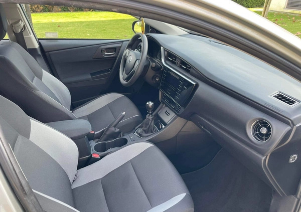 Toyota Auris cena 42900 przebieg: 182000, rok produkcji 2017 z Kalisz małe 79